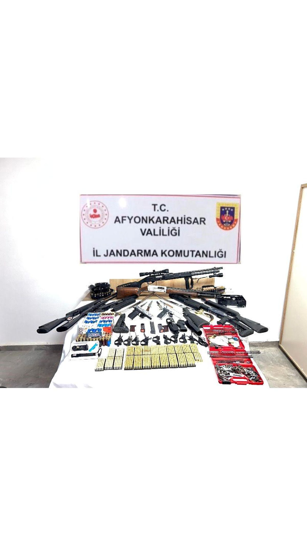 Afyonkarahisar\'da Silah Ticareti Operasyonu