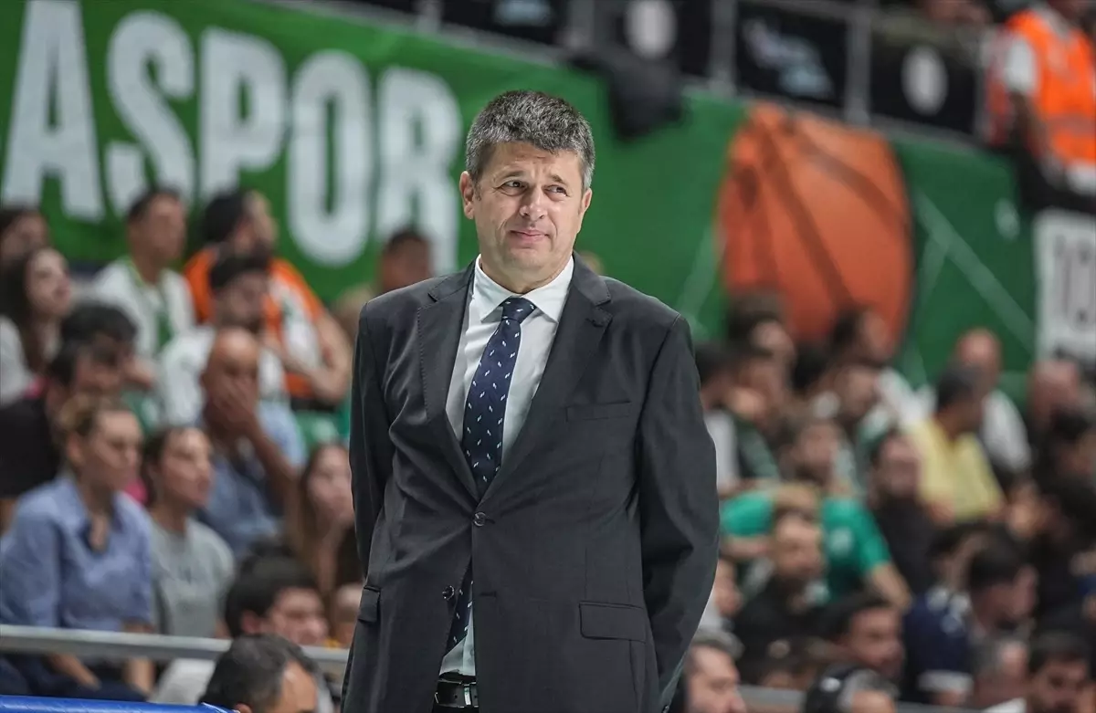 Anadolu Efes Bursaspor\'u Yendi