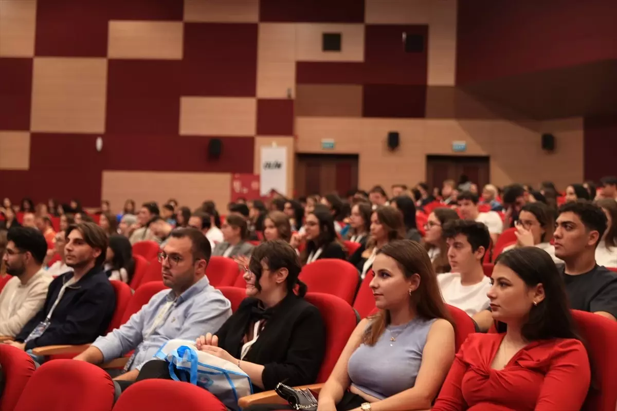 Diş Bakımında Estetik Yerine Temizlik Önerisi