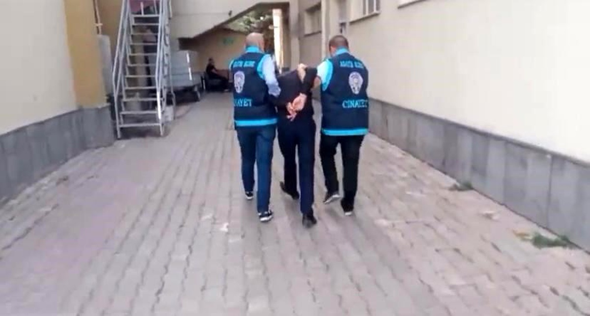 Kayseri\'de Yan Bakma Kavgasında Genç Bıçaklanarak Öldürüldü