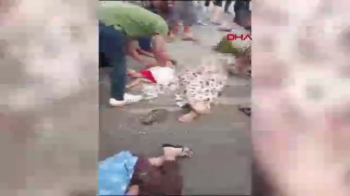 Adana\'da Dolmuşla Motosiklet Çarpıştı
