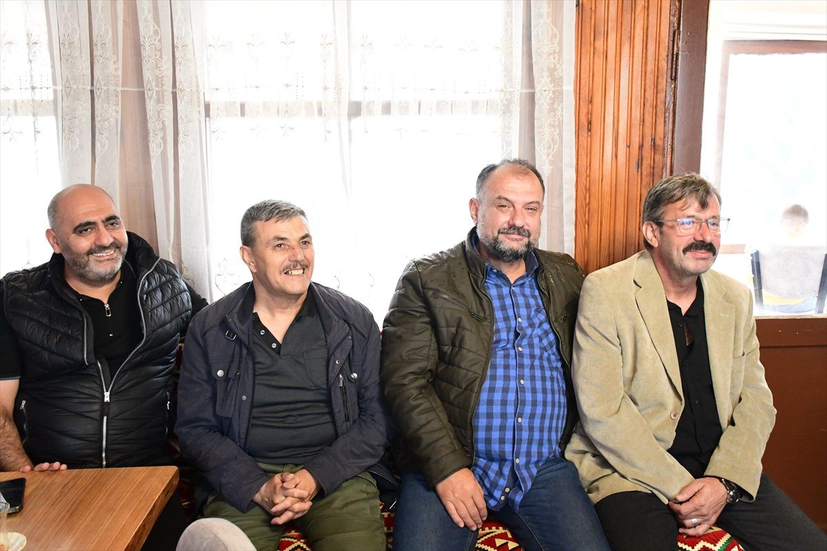 Askerlik Arkadaşları 35 Yıl Sonra Bir Araya Geldi
