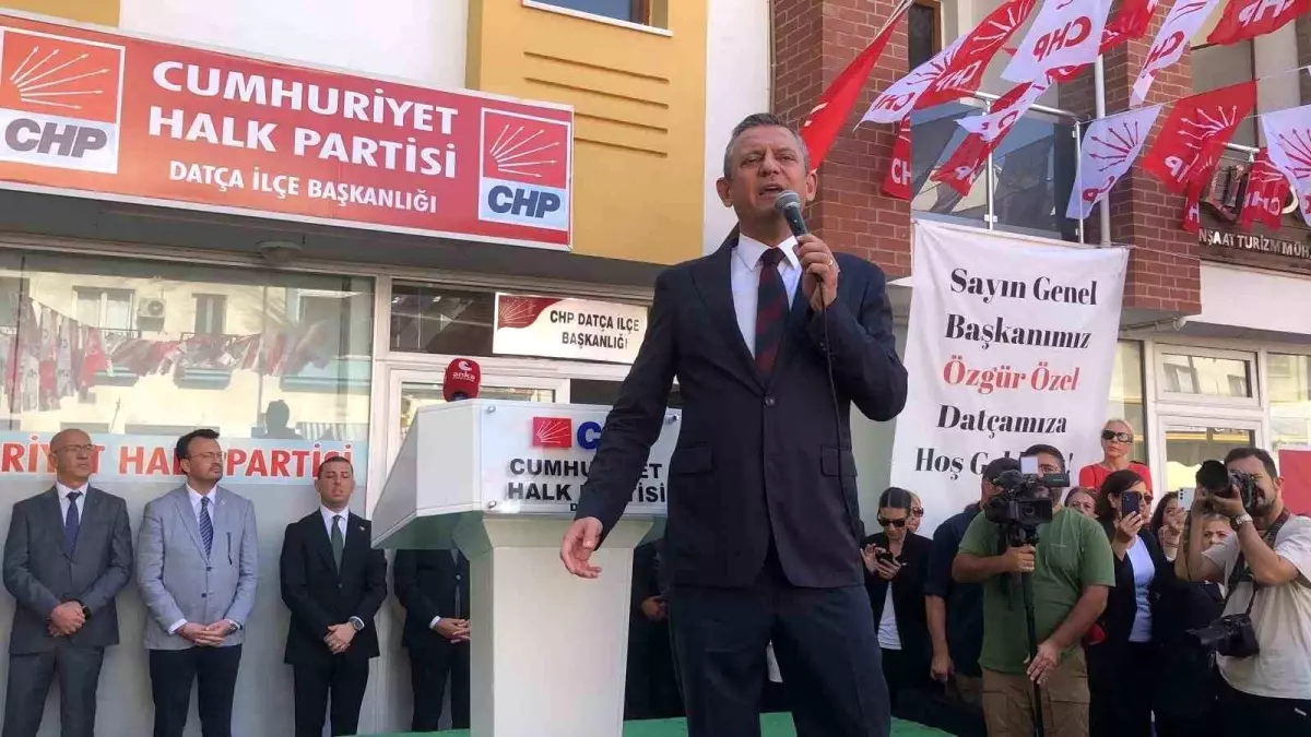 CHP Genel Başkanı Özgür Özel, Datça\'da Vatandaşlarla Buluştu