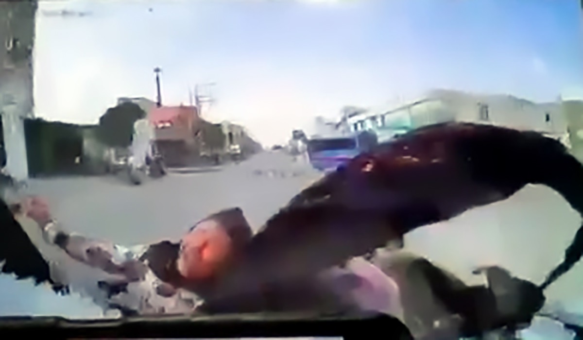 Adana\'da Dolmuş Motosiklete Çarpınca 7 Yaralı