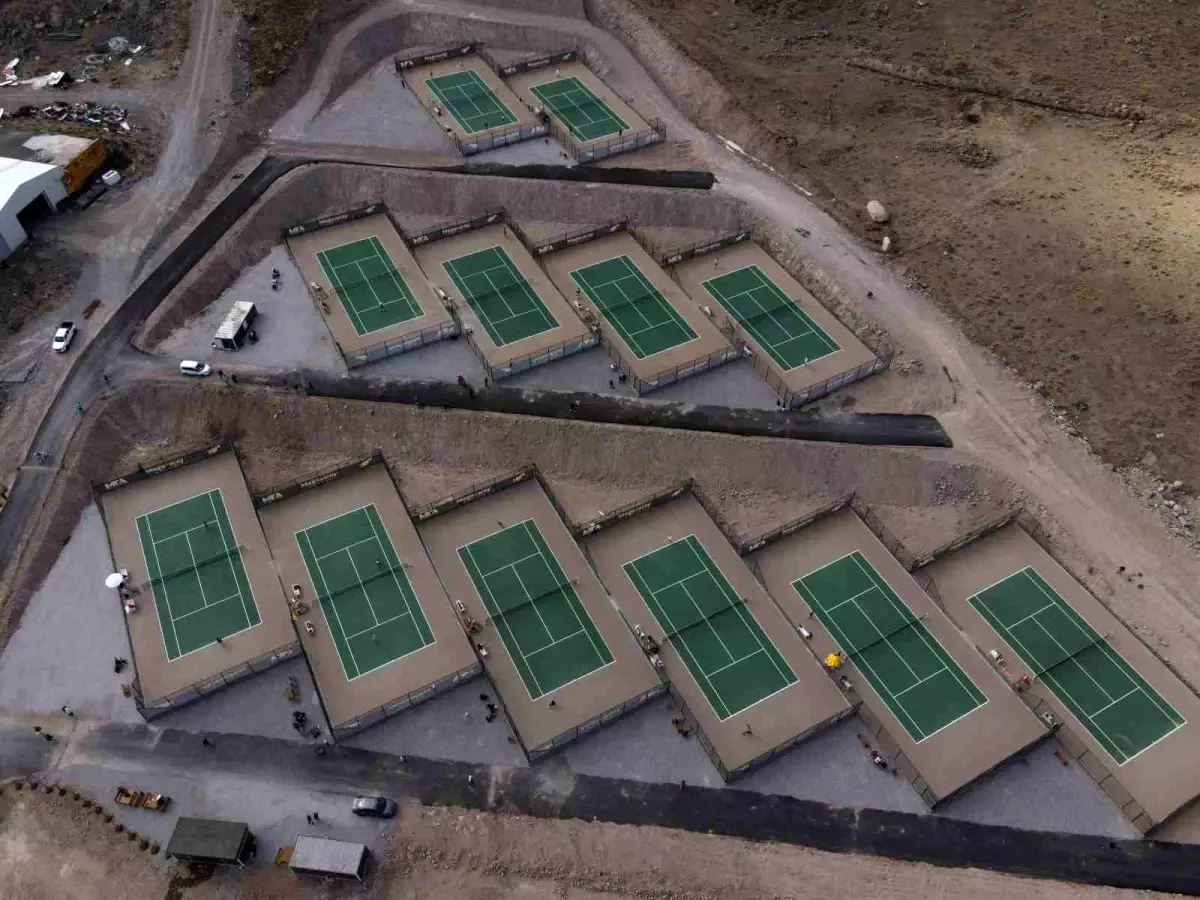 Kayseri, Erciyes\'te Uluslararası Tenis Turnuvası\'na Ev Sahipliği Yapıyor