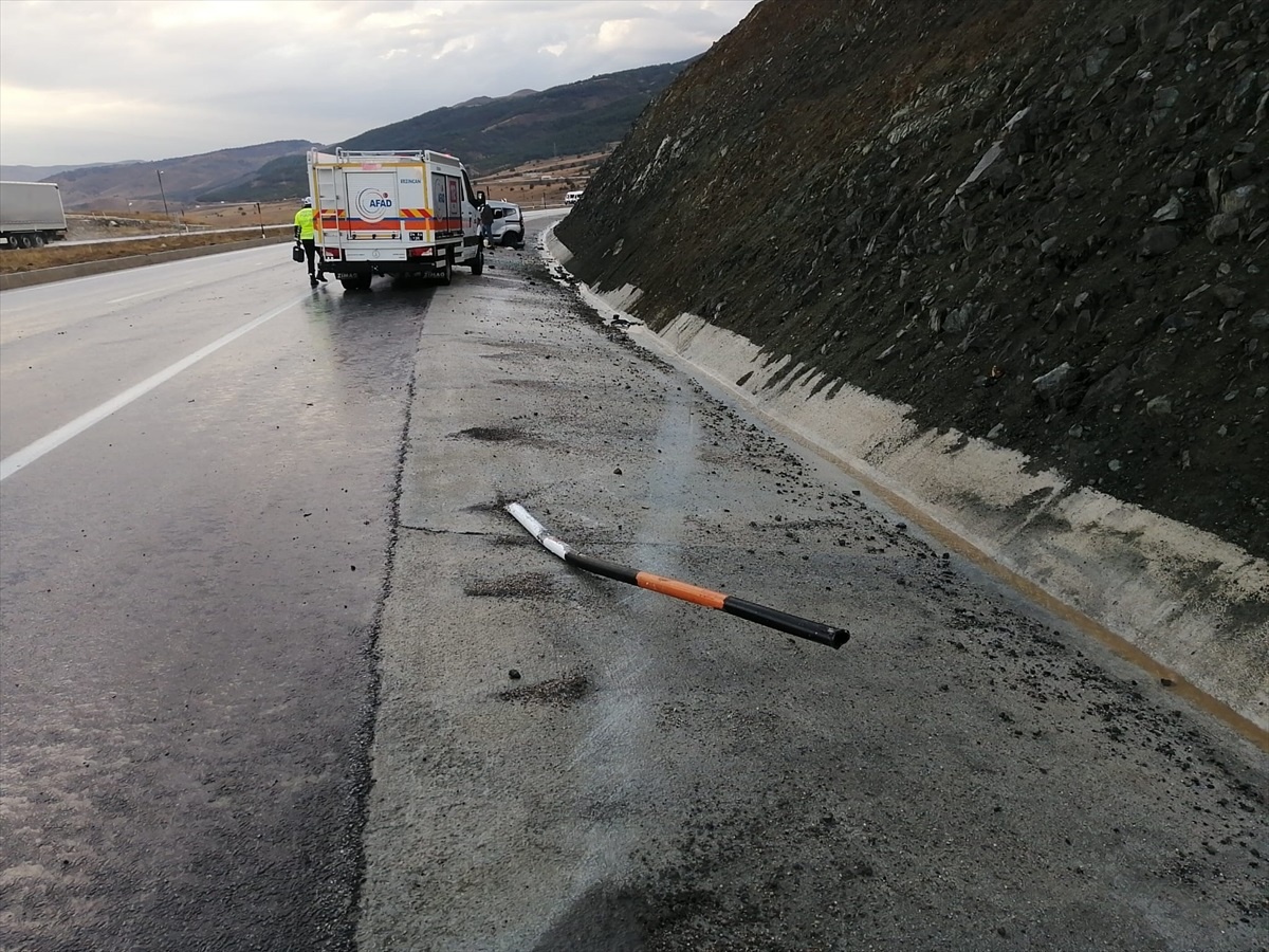 Erzincan\'da Trafik Kazası: 3 Yaralı