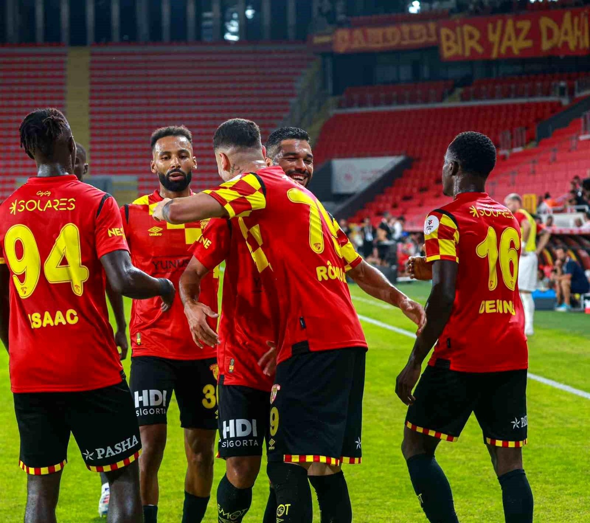 Göztepe\'nin Yeni Transferleri Etkili Oldu