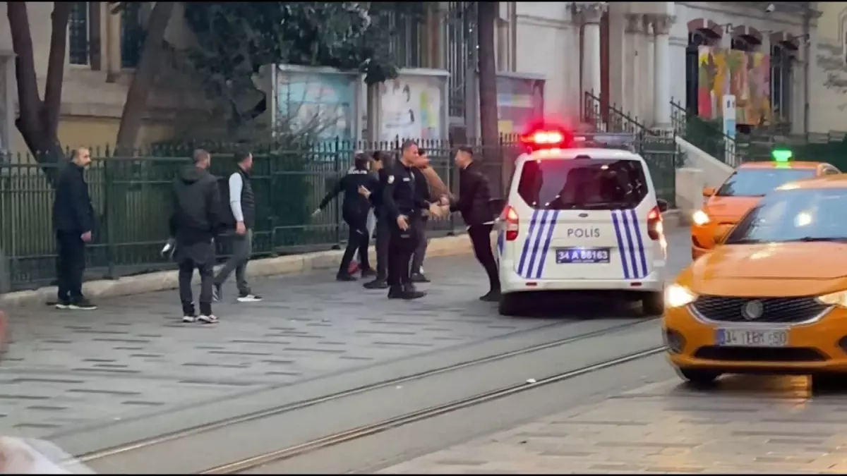 İstiklal Caddesi\'nde Kavga