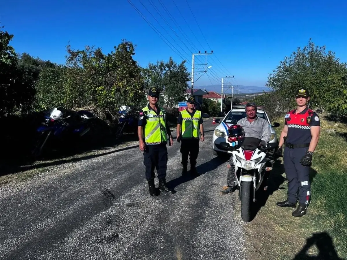 Motosiklet Sürücülerine Kask Uyarısı