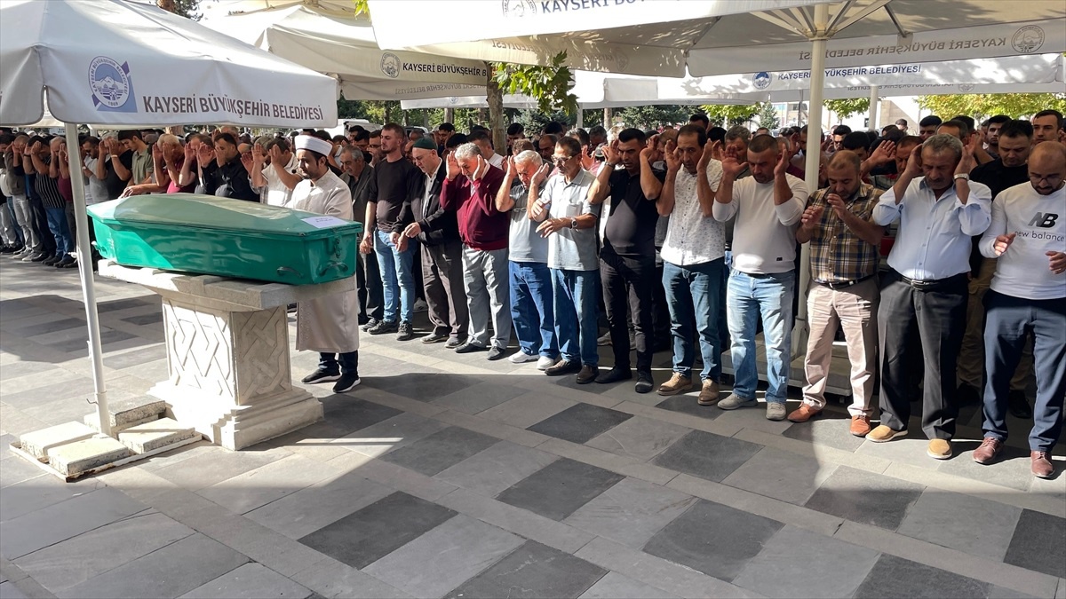 Kayseri\'de Bıçaklı Kavga: 1 Ölü, 1 Yaralı