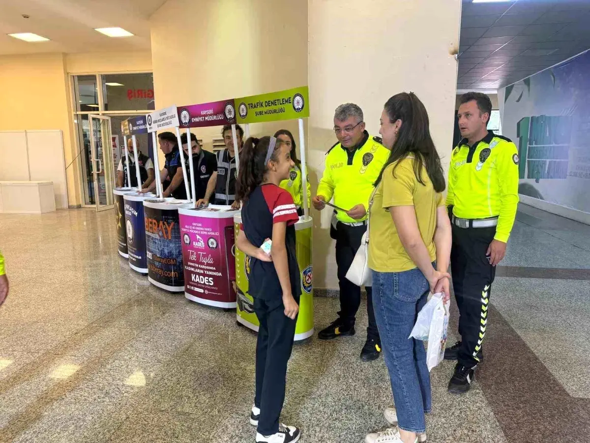 Kayseri\'de Kitap Fuarı\'nda Emniyet Bilgilendirmesi