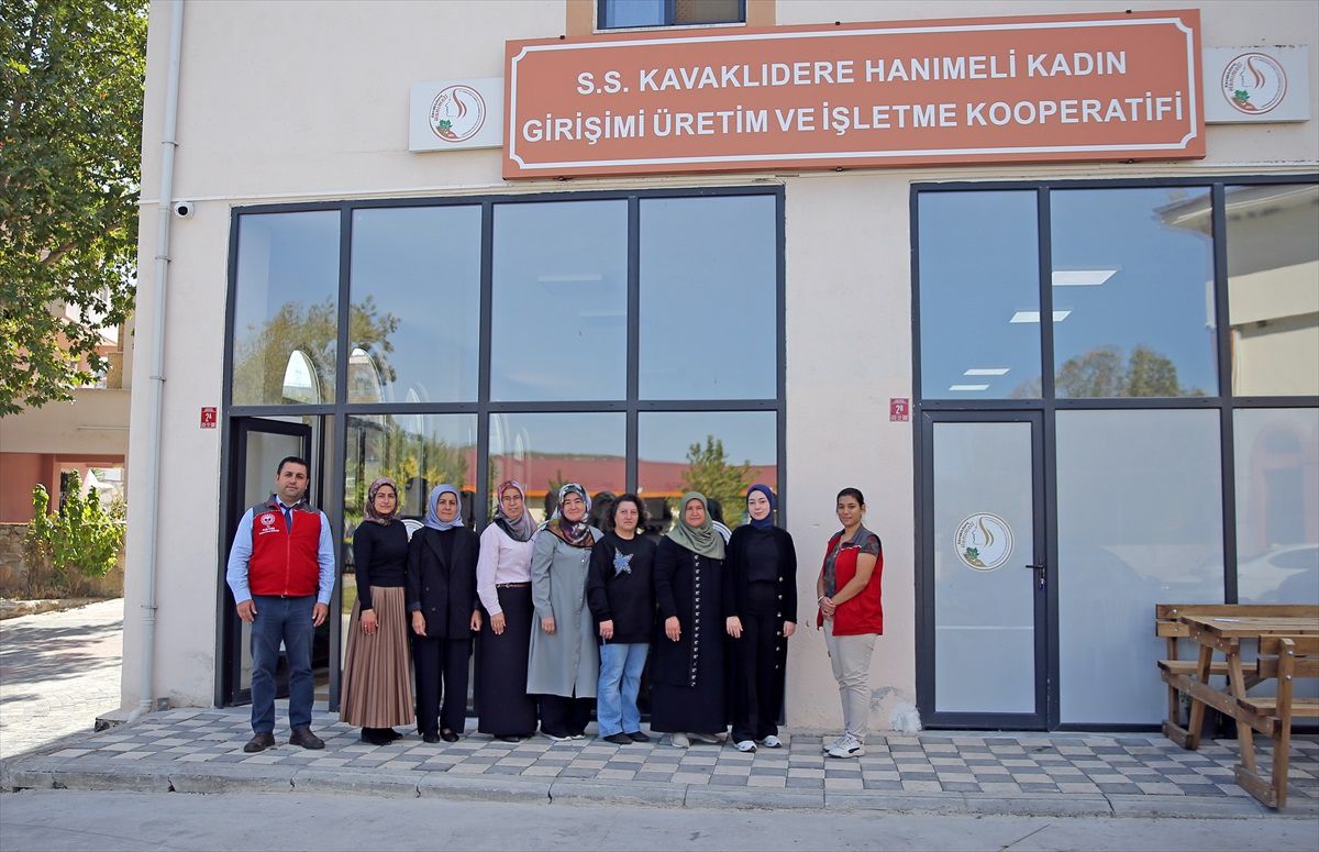 Kavaklıdere\'de Kadın Kooperatifi Yöresel Ürünler Üretiyor