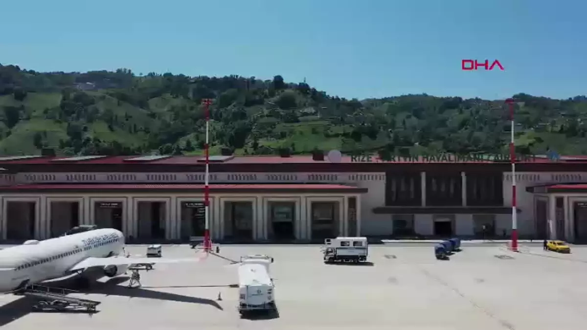 Havalimanına yıldırım düştü; personel şok geçirdi