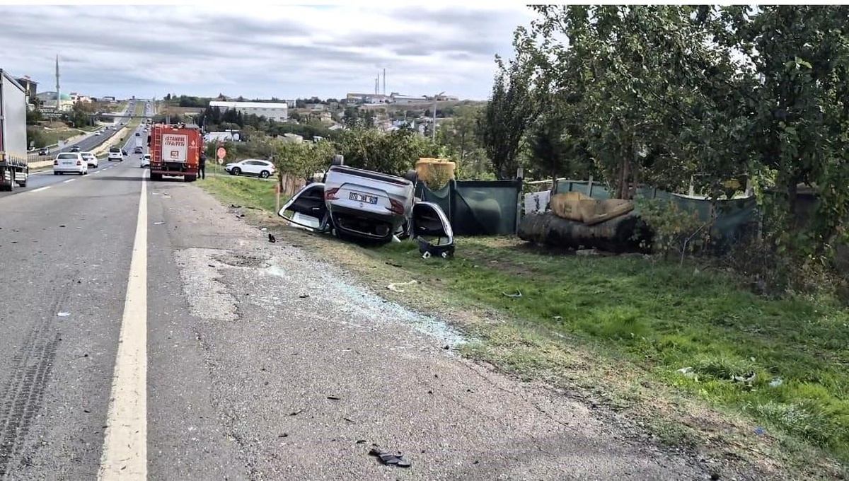 Silivri\'de Kaza: İki Otomobil Takla Attı