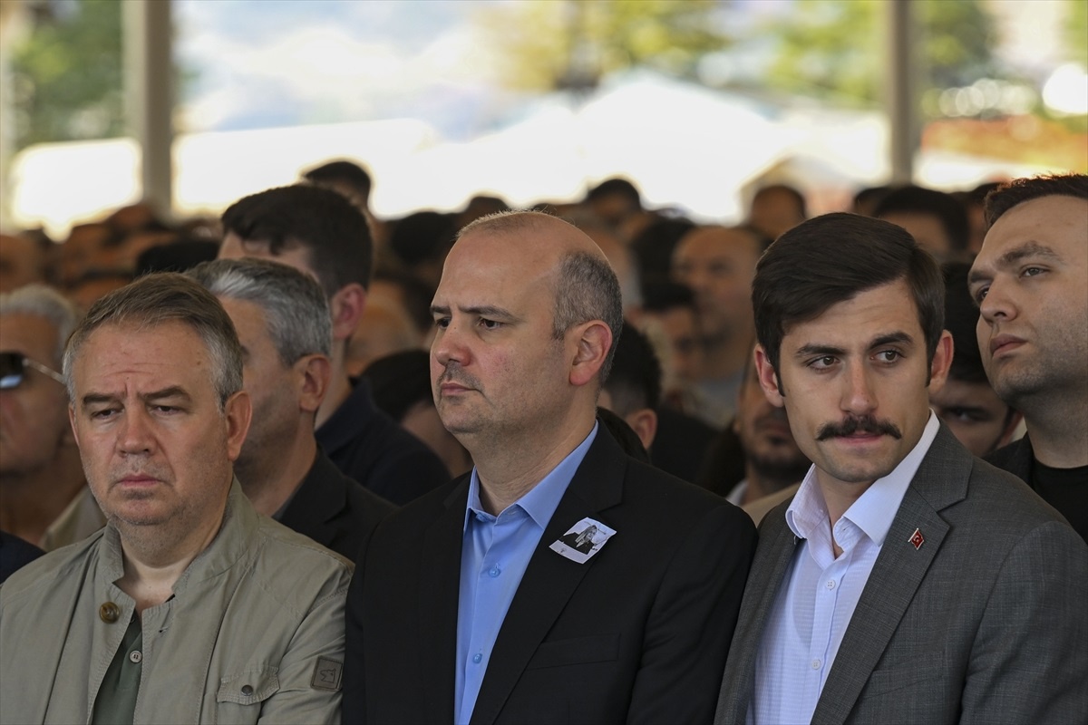 Betül Önderoğlu\'nun Cenazesi Defnedildi