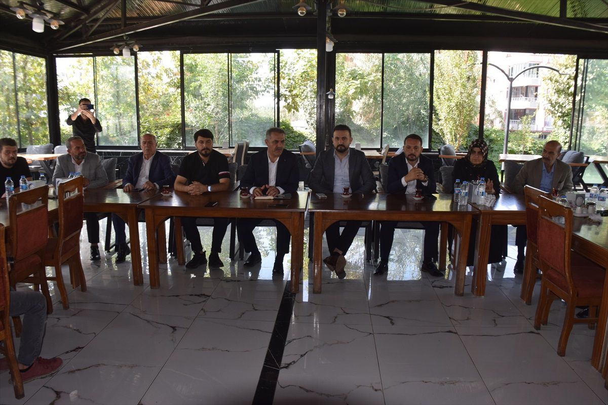 AK Parti Batman\'da Toplantı Düzenledi