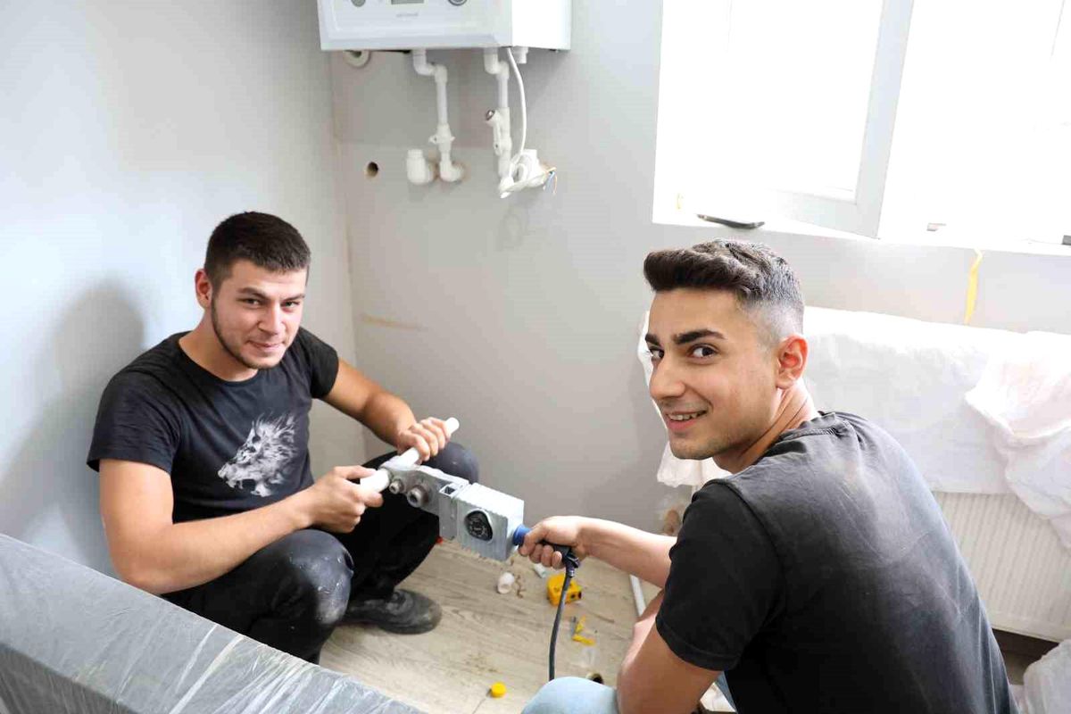 Aydın\'da Doğalgaz Tesisatçıları Zamanla Yarışıyor