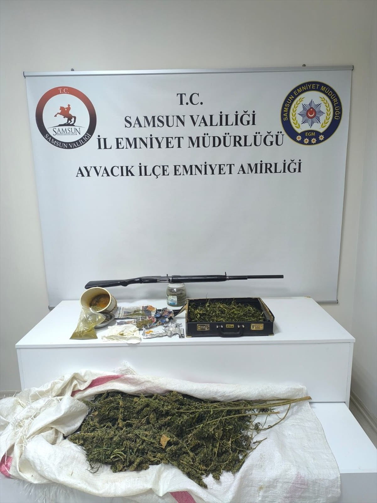 Ayvacık\'ta Uyuşturucu Operasyonu