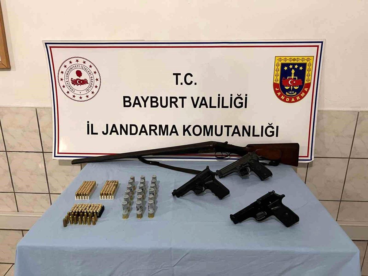 Bayburt\'ta Silah Kaçakçılığı Operasyonu