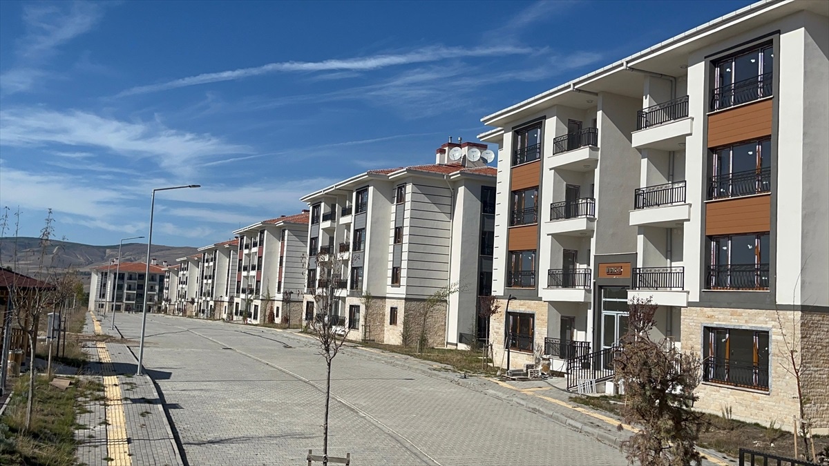 Çerkeş\'te TOKİ Konutları Sahiplerine Teslim Ediliyor