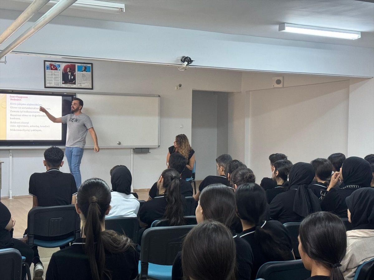 Cizre\'de Öğrencilere Motivasyon Semineri