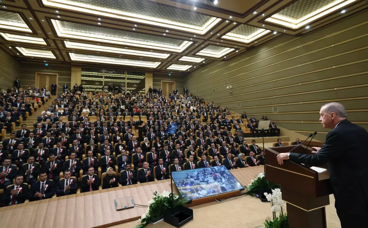 Cumhurbaşkanı Erdoğan: Makamının gücünü kullanarak ezen idareci tipine tolerans gösteremeyiz