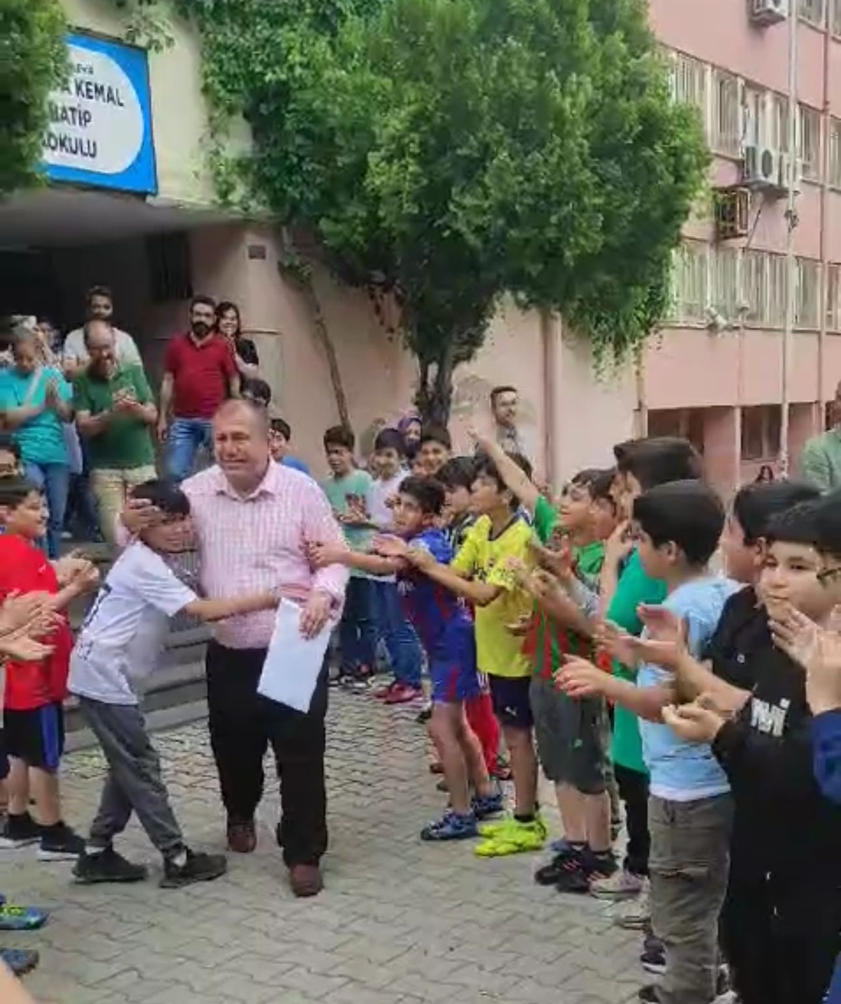 Öğrencilerden Duygu Dolu Veda