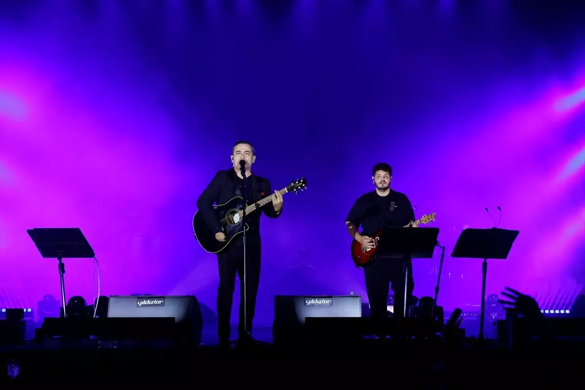 Diyarbakır Kültür Yolu Festivali\'nde Ferhat Göçer Coşkusu