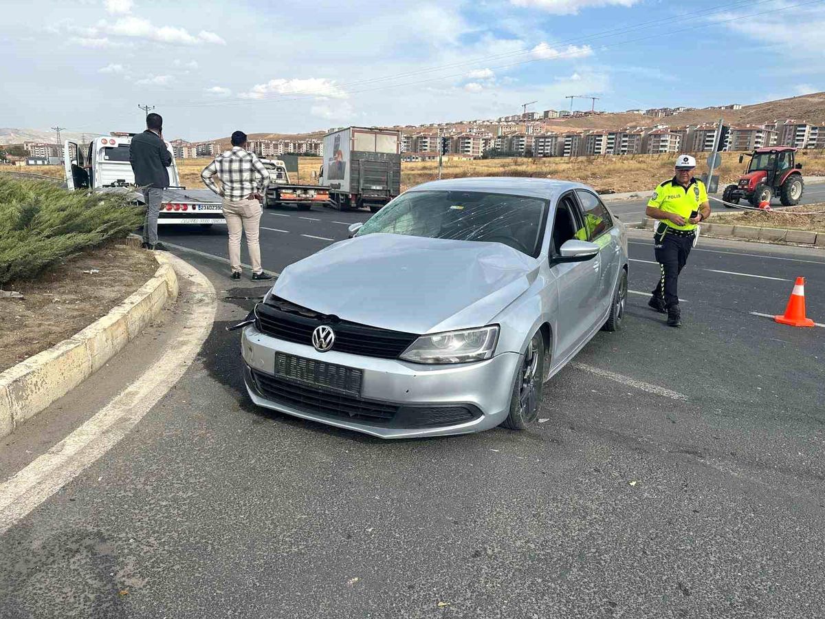 Elazığ\'da Trafik Kazası: 2 Yaralı