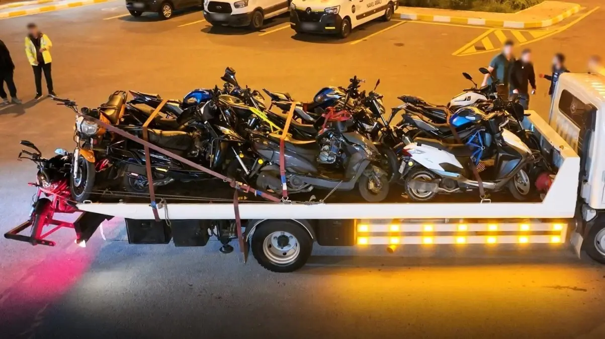 İstanbul\'da Drift Yapan 14 Motosikletçi Gözaltına Alındı