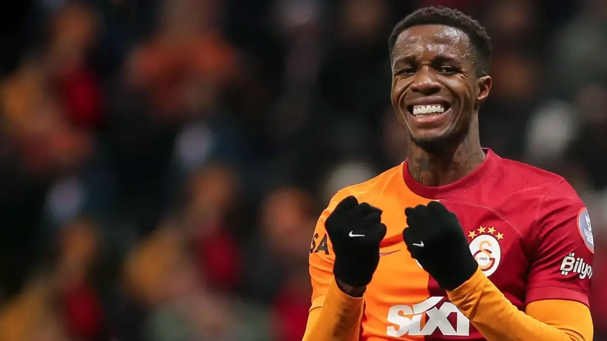 Galatasaray\'dan kaçarak giden Zaha, yeni takımında kadro dışı kaldı