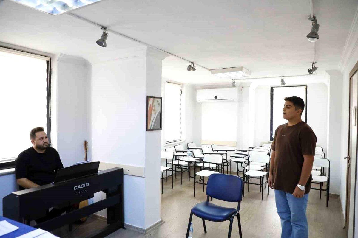 Aydın Büyükşehir Belediyesi Konservatuvarı\'nda Yetenek Sınavı Heyecanı