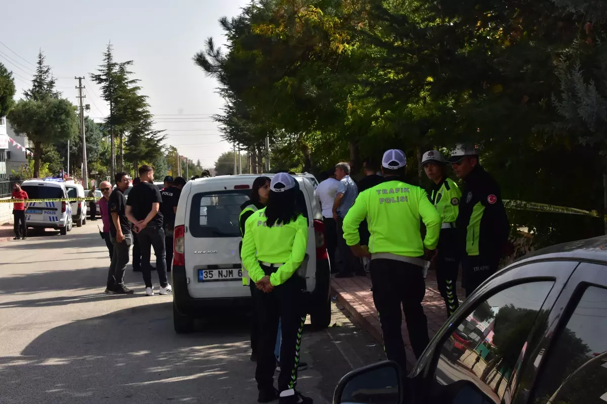 Bıçaklı Saldırıda Polis Yaralandı