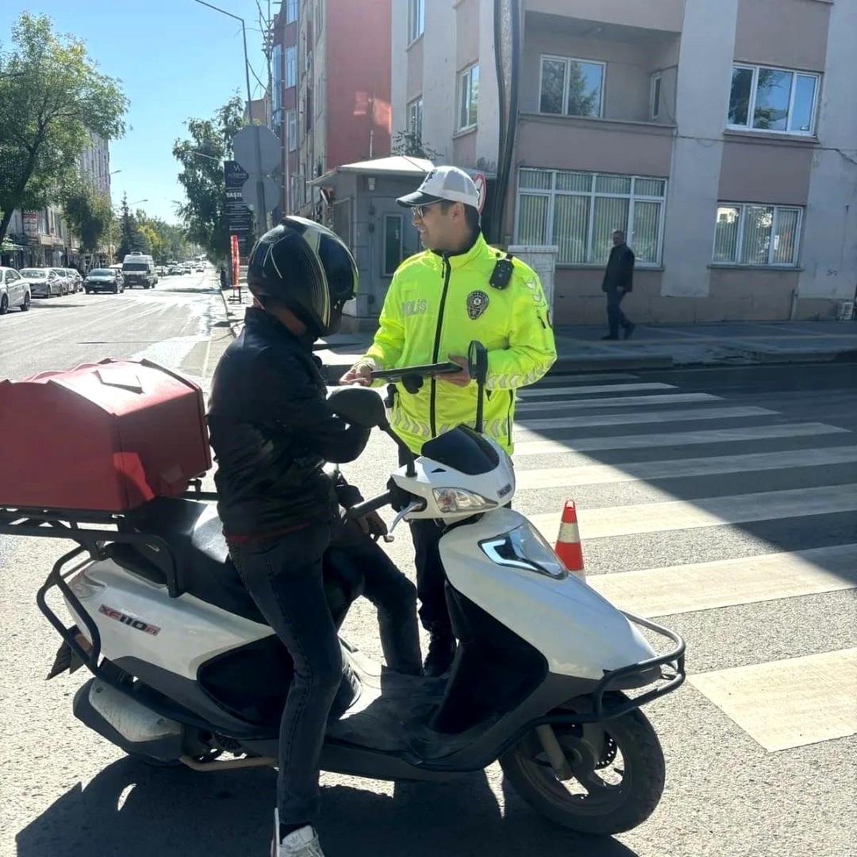 Kars\'ta Motosiklet Kuryelerine Denetim