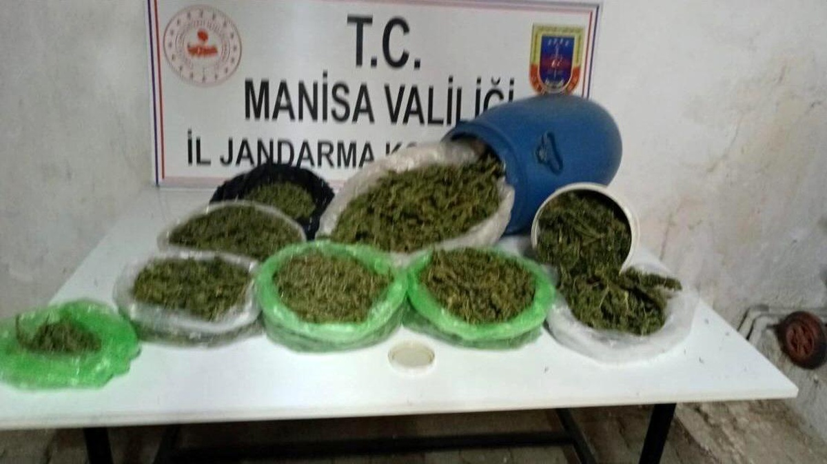 Manisa\'da Uyuşturucu Operasyonu: 2 Gözaltı