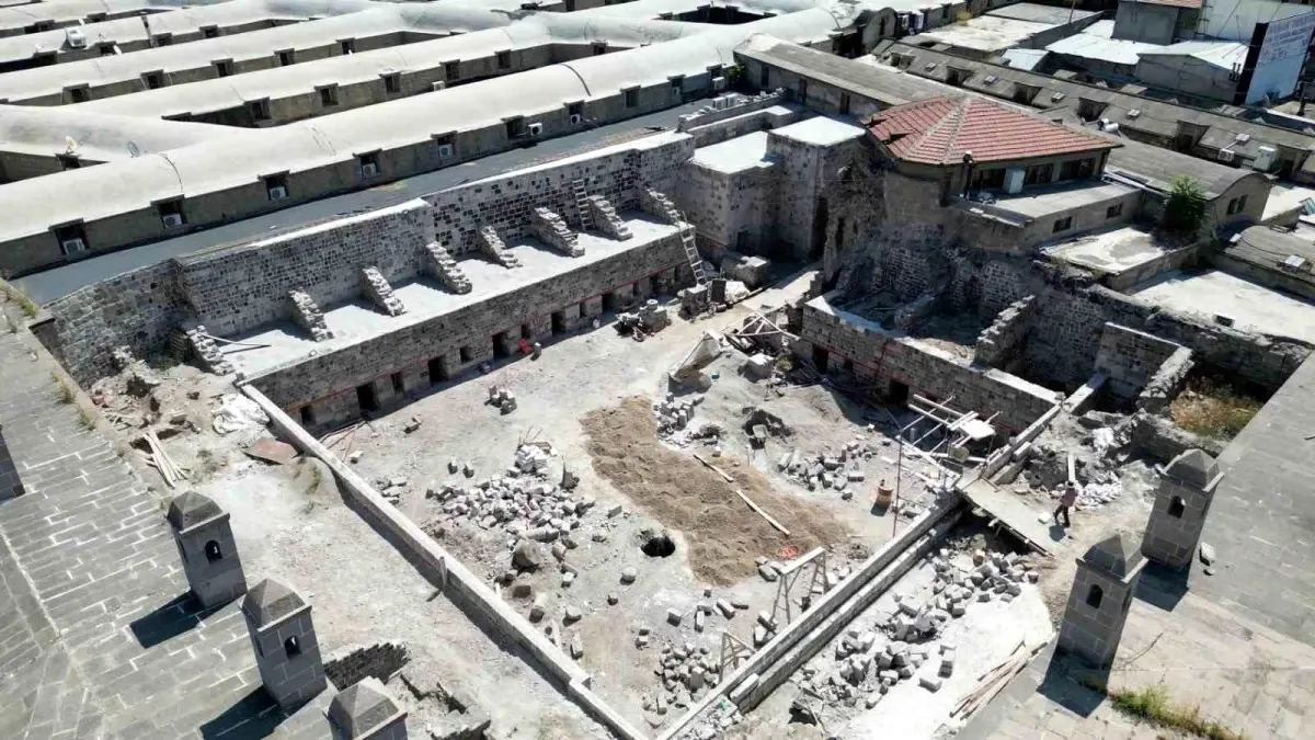 Melikgazi Belediyesi Tarihi Eserleri İle Geleceğe Yön Vermeye Devam Ediyor