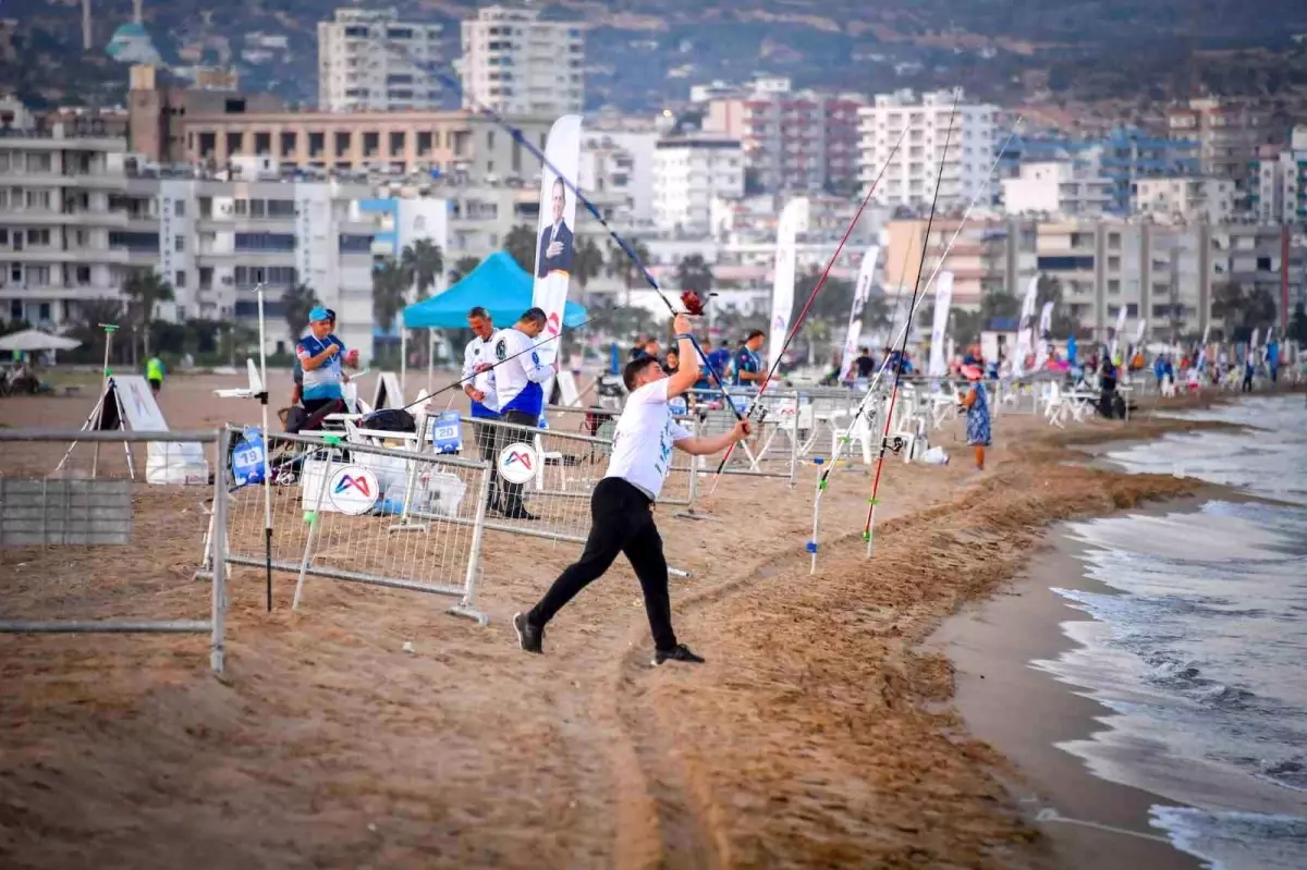 Mersin\'de Uluslararası Surfcasting Turnuvası Coşkusu