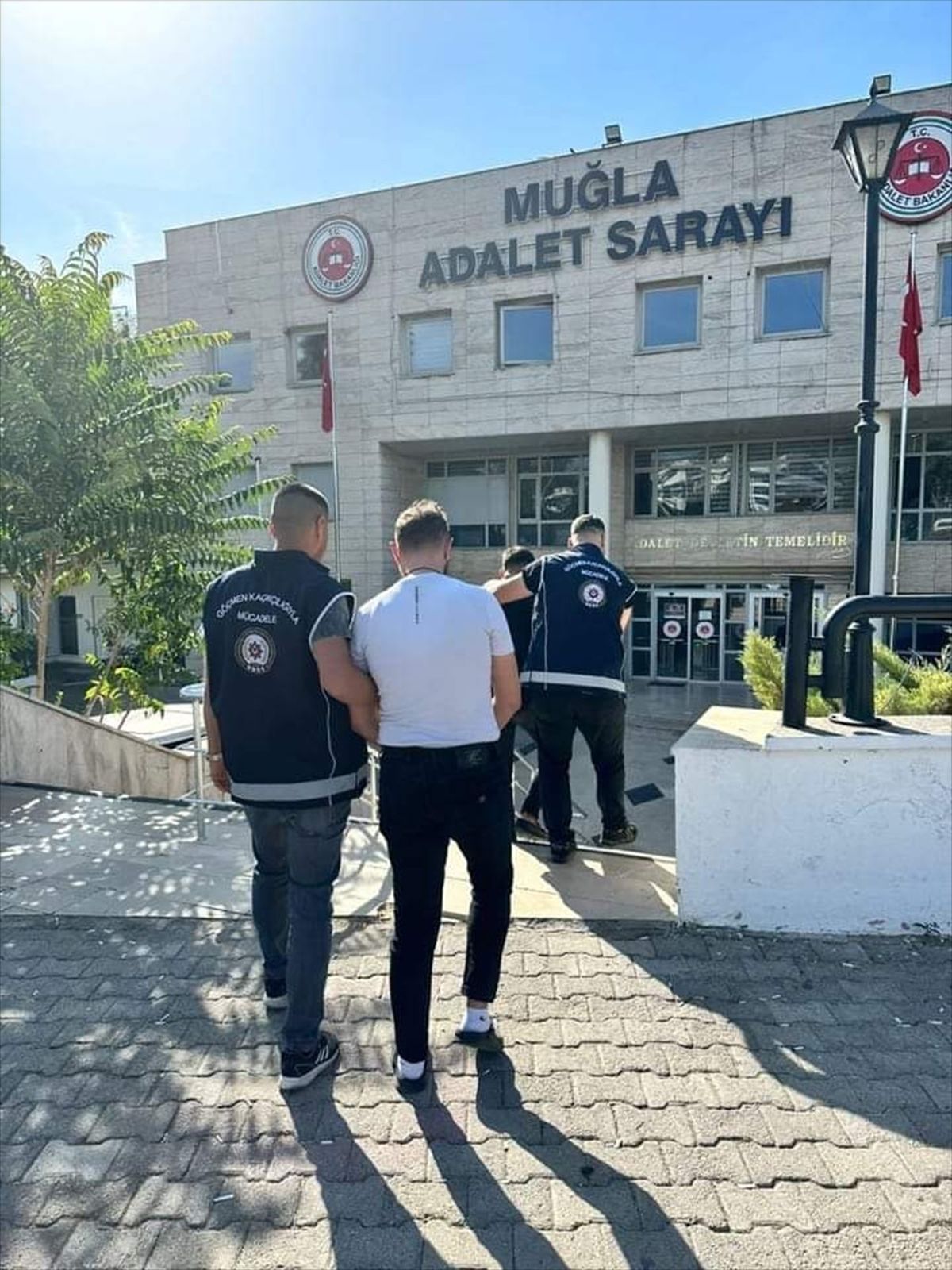 Muğla\'da Göçmen Kaçakçılığı Operasyonu: İki Tutuklama