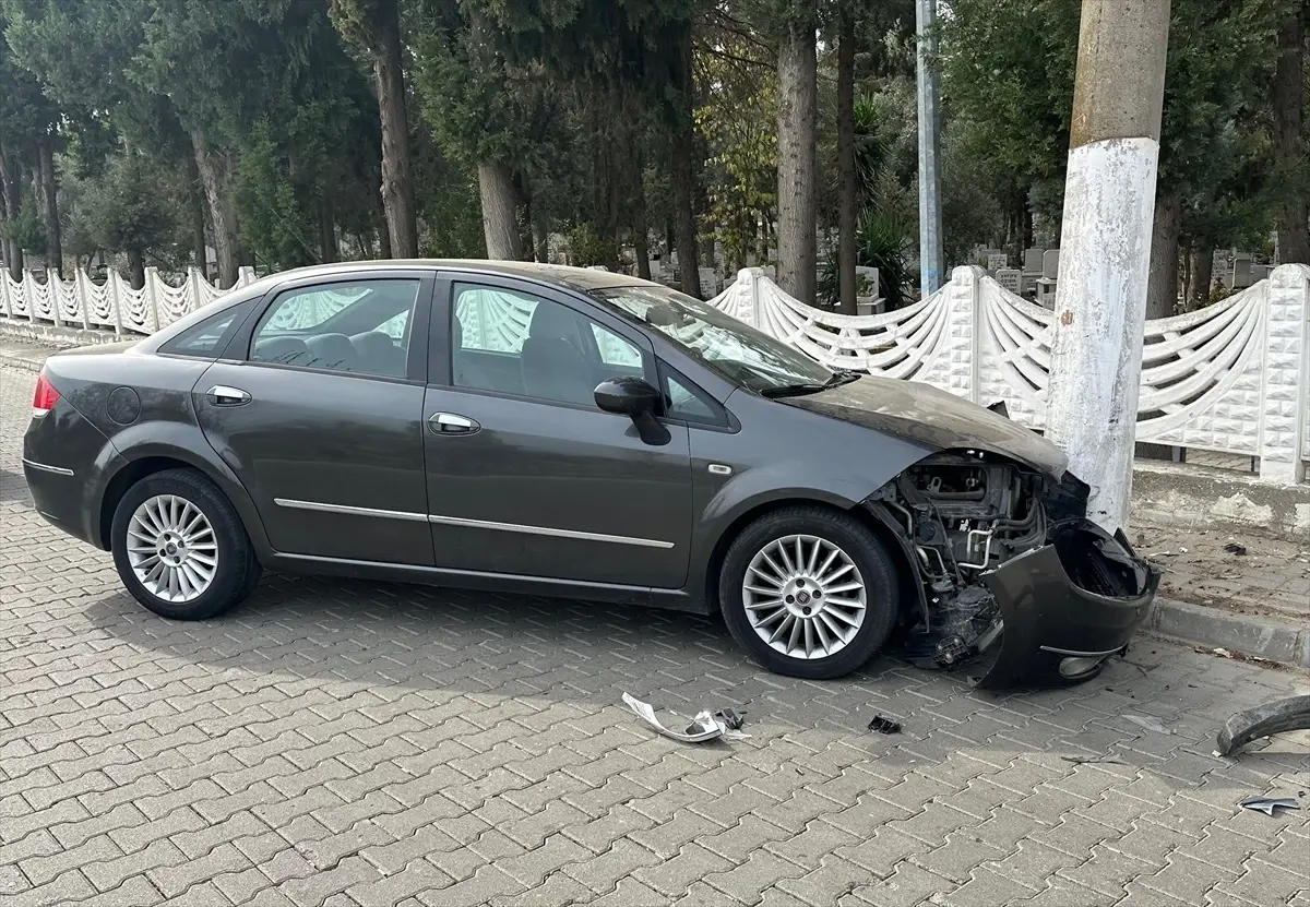 Nazilli\'de Trafik Kazası: Sürücü Yaralandı