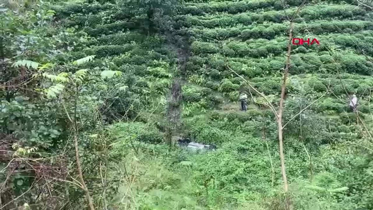 Rize\'de, yamaçtan yuvarlanan otomobilin sürücüsü yaralandı