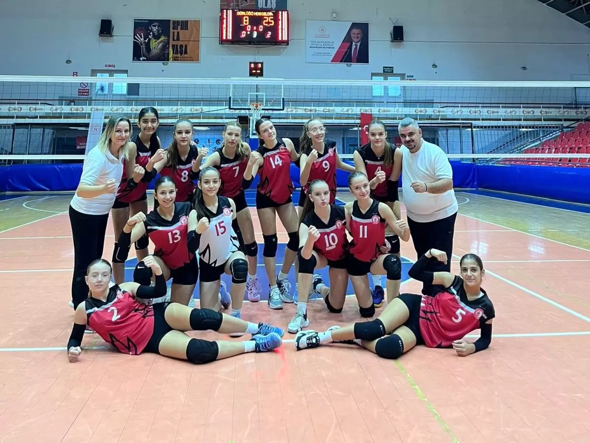 Şehzadeler Belediyesi Voleybol Takımından 3-0\'lık Galibiyet