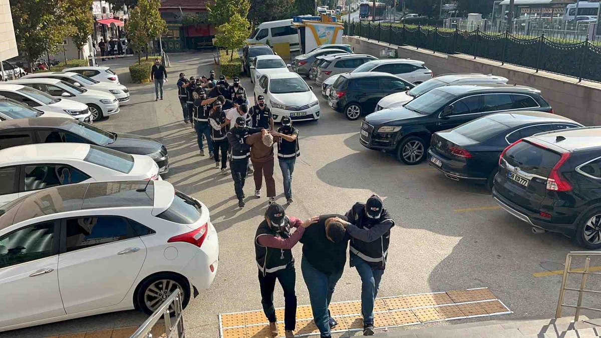 Eskişehir\'de Silah Ticareti Operasyonu