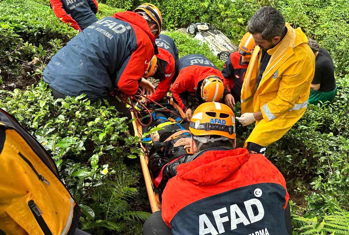 Rize\'de Korkunç Kaza: Sürücü Son Anda Kurtuldu