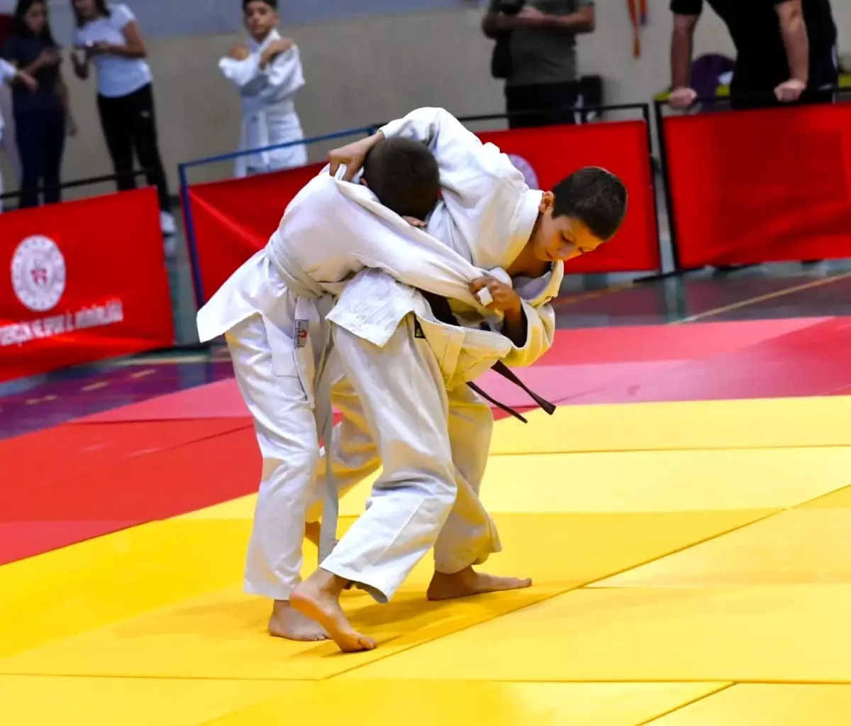 Yunusemre Belediyespor\'dan Judo\'da Başarı: 23 Madalya