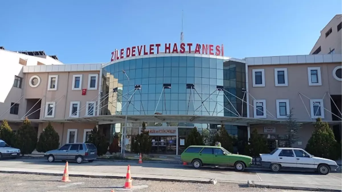 Tokat\'ta 18 Öğrenci Gıda Zehirlenmesi Şüphesiyle Hastaneye Kaldırıldı