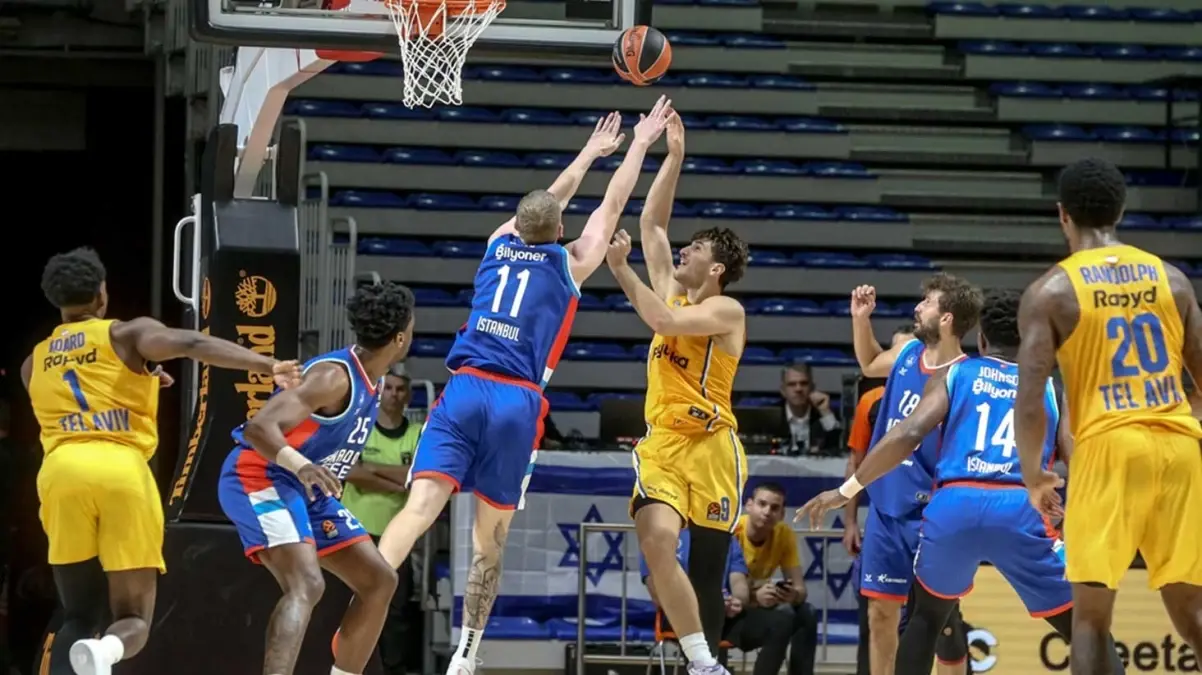 Anadolu Efes, Maccabi Playtika Tel Aviv\'e deplasmanda 93-91 kaybetti