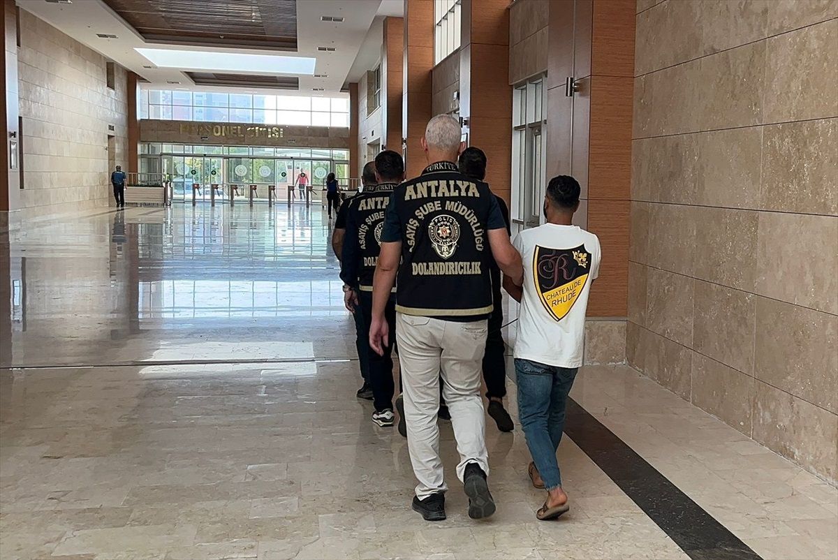 Antalya\'da Dolandırıcılık Operasyonu