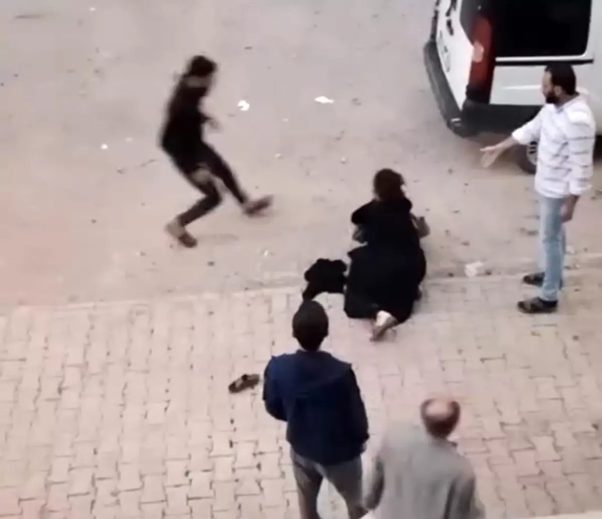 Elazığ\'da Kadın-Erkek Kavgası