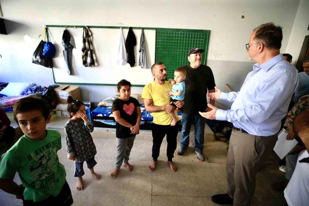 Lübnan\'da 400 Bin Çocuk Yerinden Edildi