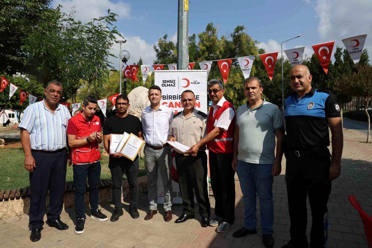 Kozan\'da Kahraman Kan Bağışçılarına Madalya